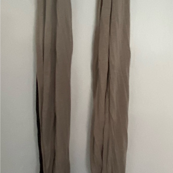 Woman’s Scarf - Picture 3 of 4